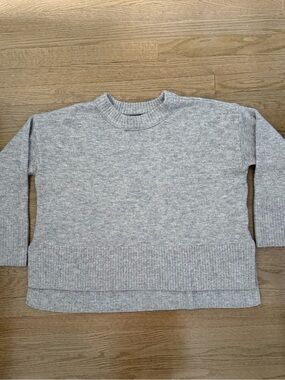 Vince Camuto Women's Knit pullover Heather Gray Crewneck Sweater